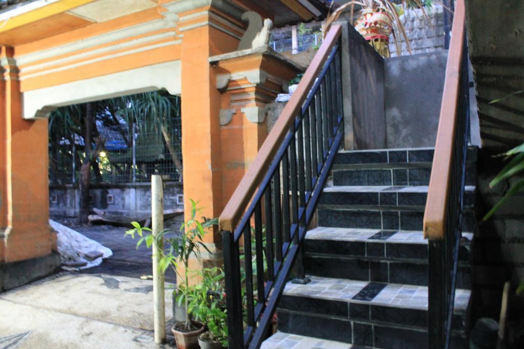 Chillin Kuta Homestay Экстерьер фото